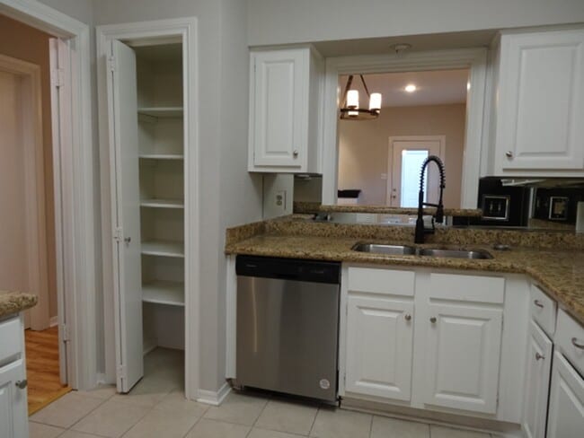 864 Augusta Dr Unit 208