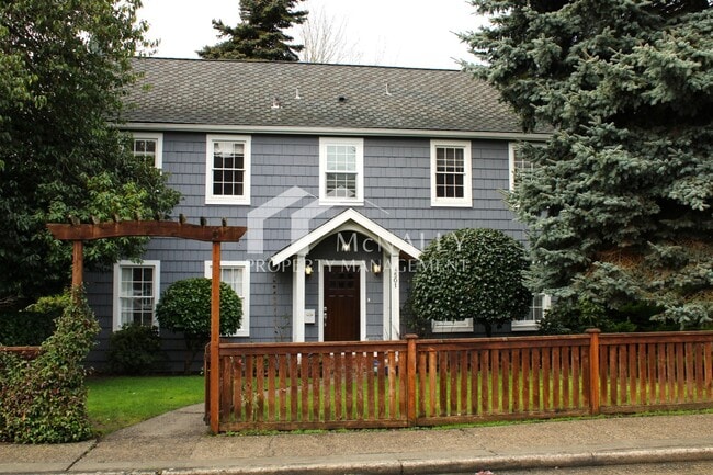 Building Photo - 5 Bedroom, 4 Bathroom Historic Tacoma Home