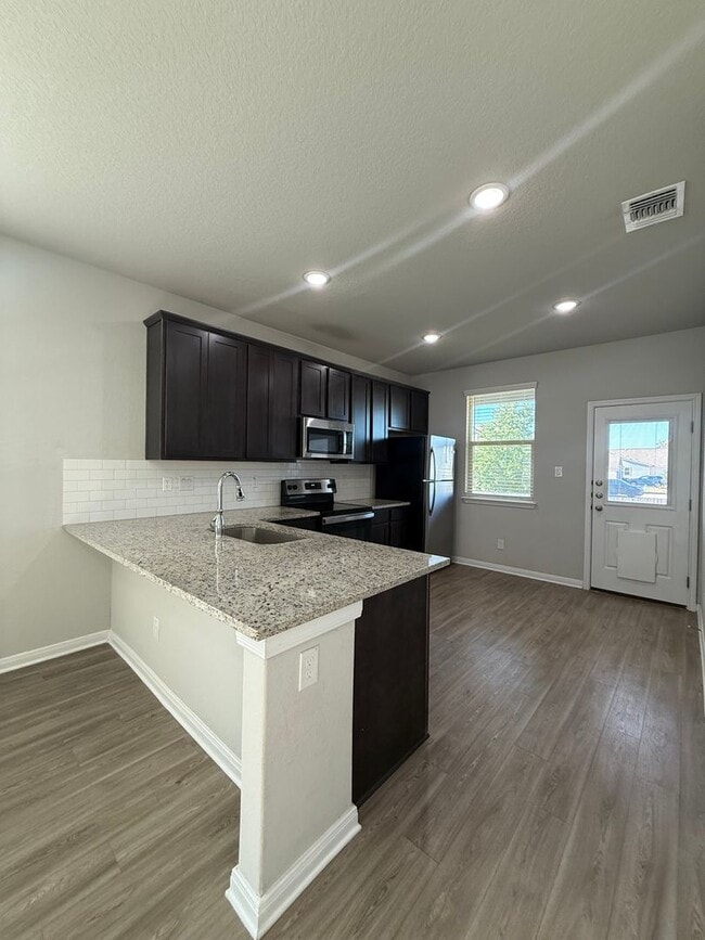 Photo - Charming 3-Bedroom Duplex in New Braunfels... Casa Adosada