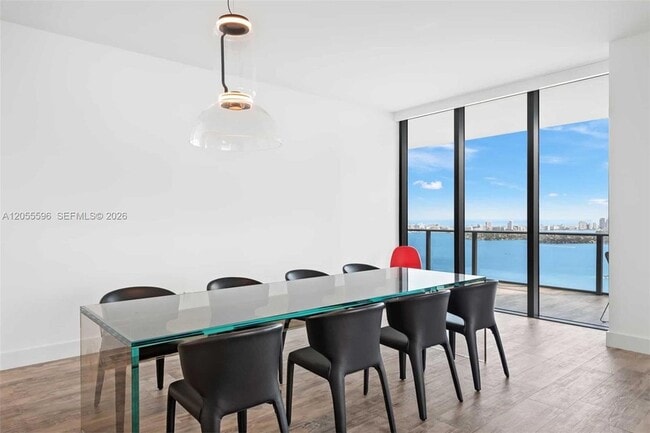 650 NE 32nd St Unit 5201