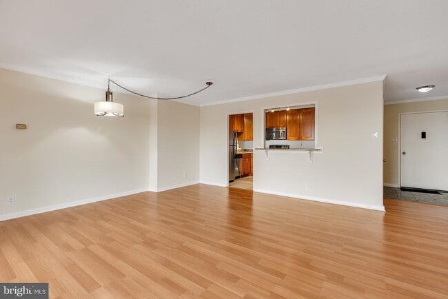 Photo - 307 Yoakum Pkwy Unit 915