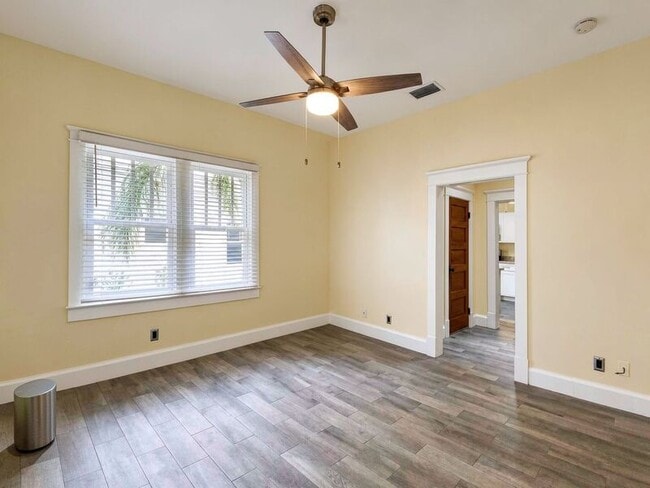 Photo - [833/835] Johnson Ave Unit 835