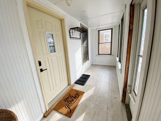 Photo - 345 20th St S