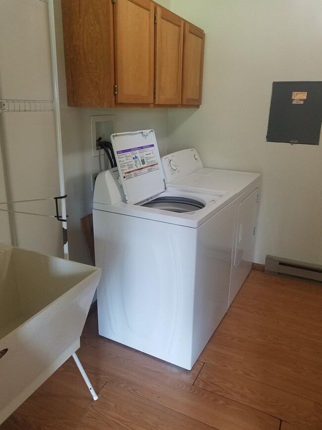 Photo - 75 Willow St SE