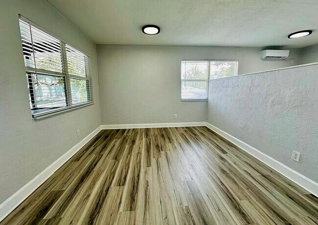 Photo - 2001 2nd St S