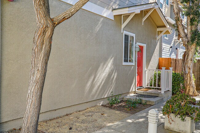 686 Foothill Blvd