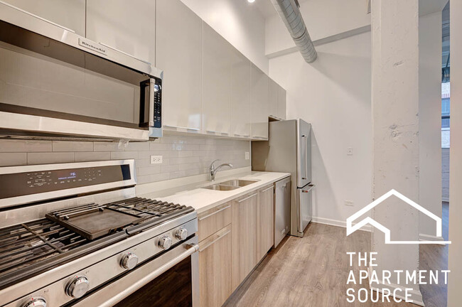 Building Photo - 930 W Dakin St Unit 301 Rental