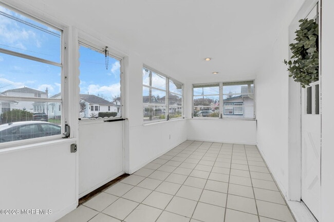 Photo - 1232 Pine Tree Way