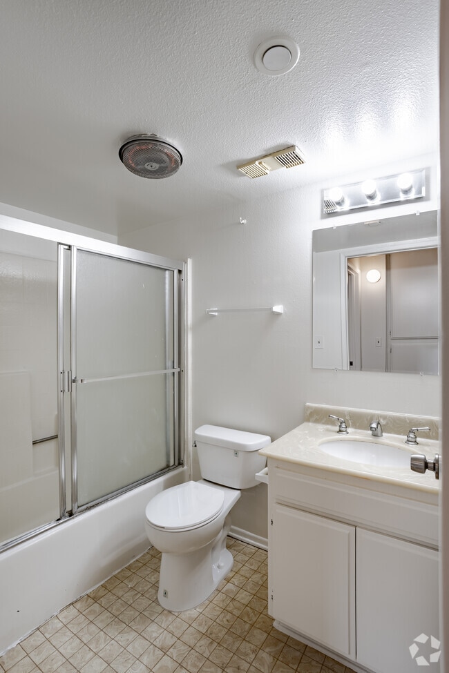 2BR, 2BA - 850 SF - 516 Glenrock Avenue