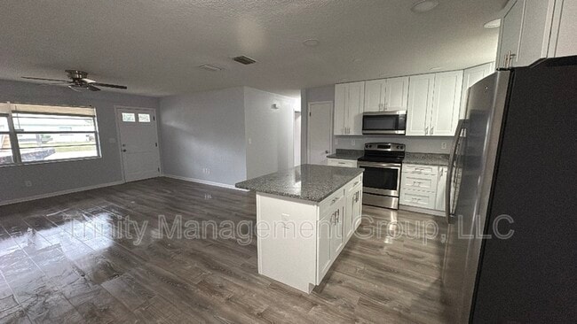 Photo - 2000 NE 50th Pl