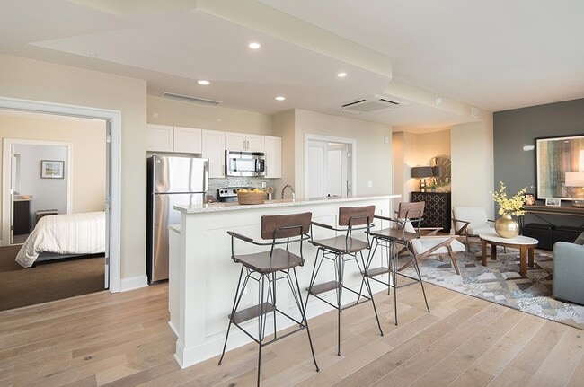 Building Photo - 250 N Christopher Columbus Blvd