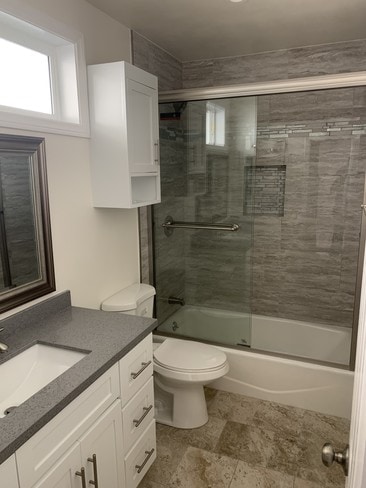 Custom bathroom - 508 Esplanade Unit B