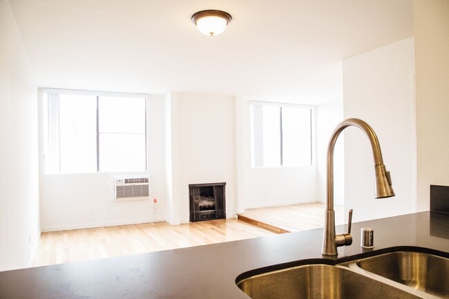 Photo - West Knoll Plaza Apartments