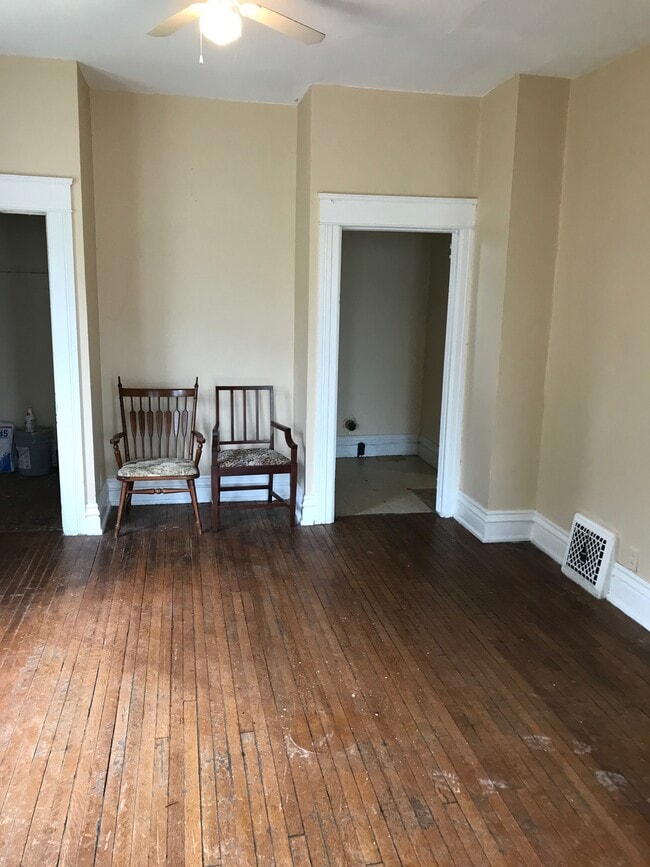 Photo - 114 W Taber St