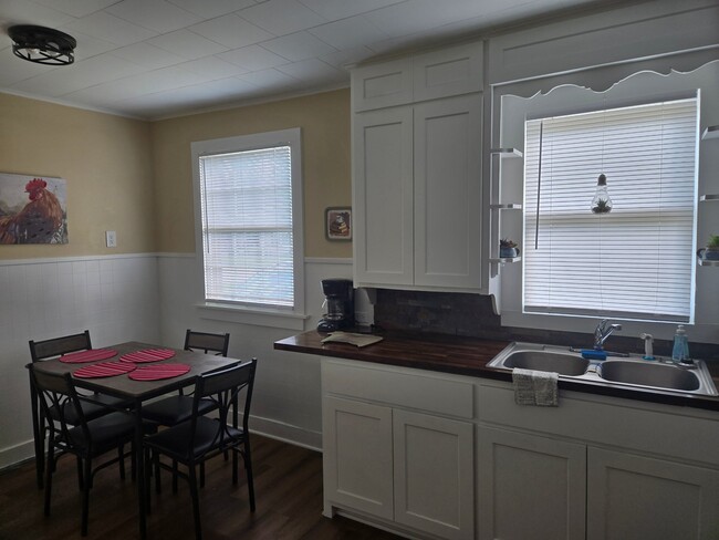 Photo - 812 N 5th St
