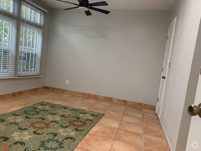 Building Photo - 2549 E Glenn St Rental