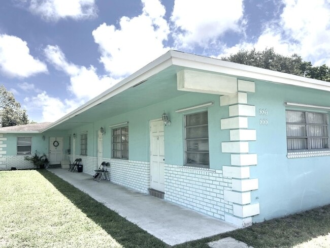 Photo - 886 NE 35th St Unit 1