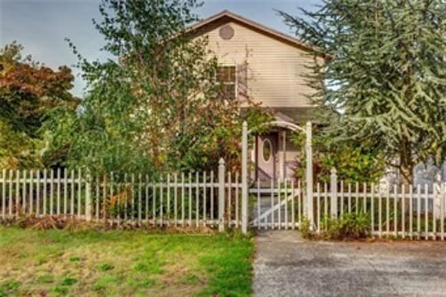 Photo - PRELEASING: 4 bdrm/1.5 bath house near WWU Park-N-Ride