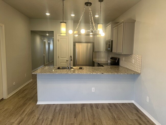 1227 LEXINGTON Dr