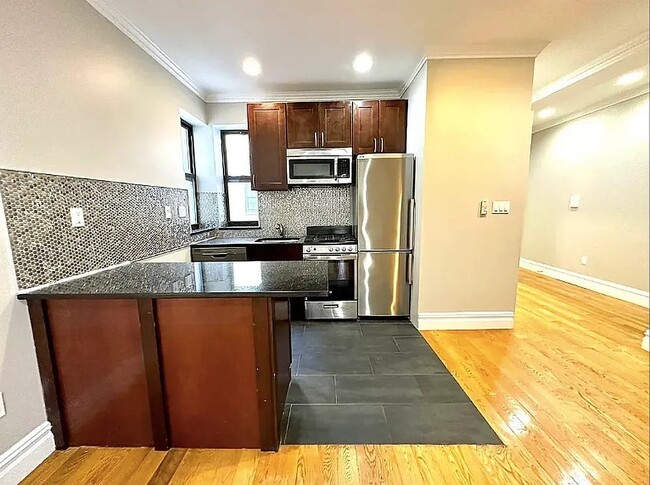 329 Lincoln Pl Unidad 4R