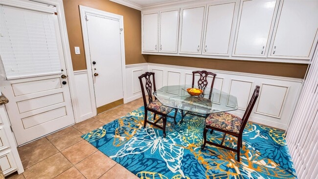 Building Photo - 7919 Montglen Dr