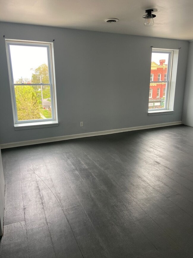 Photo - 585 Niagara St Unit 4