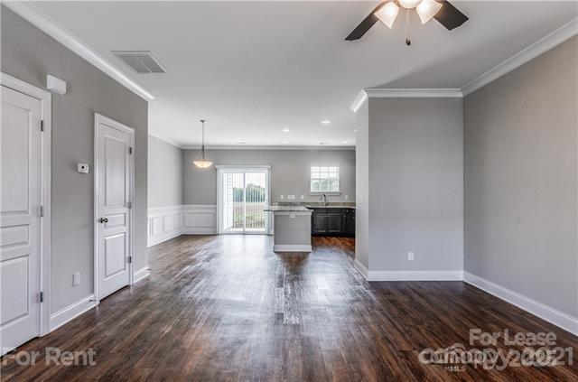 Photo - 364 Halton Crossing Dr SW