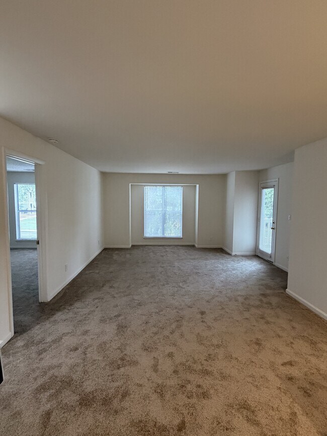 11 Hamiltons Bay Ct