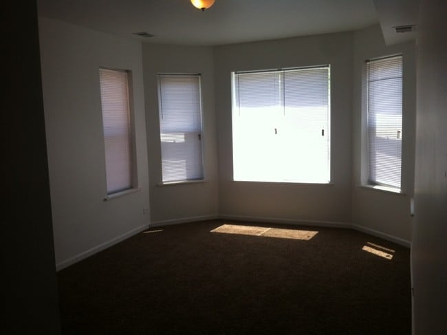 Sala de estar - 8152 S Evans 714-20 E 82nd Chicago, IL 60619