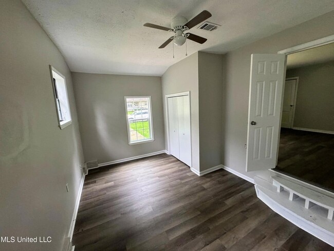 Photo - 521 N Park Ln