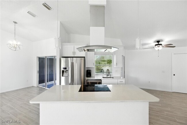 Photo - 830 Columbia St