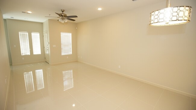 Photo - 520 Newport Ave