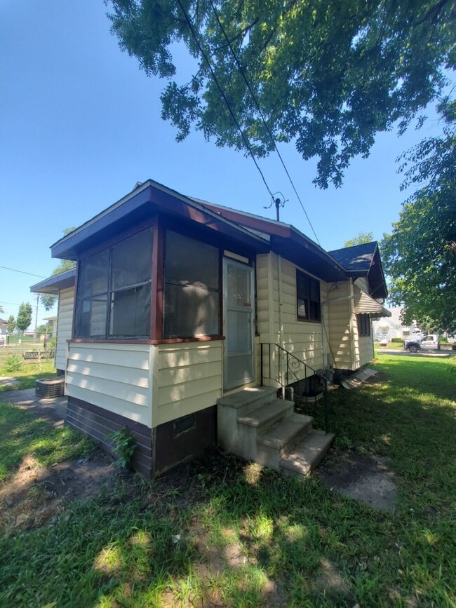 FOR RENT 2847 E 4th St Pets OK**!! Rental House Rental in Waterloo