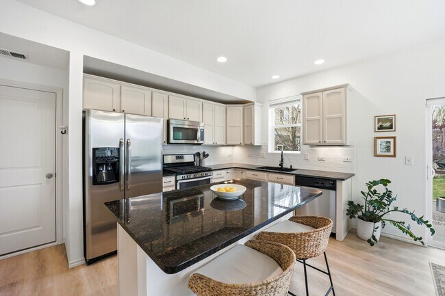 Photo - 409 Noquet Ct