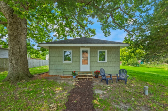Photo - 42328 N Oak St