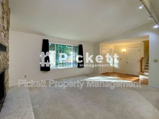 Photo - 7293 Pheasant Cir NE
