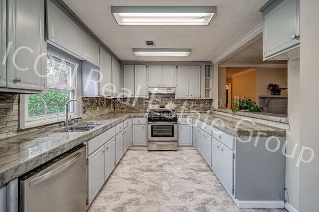 Photo - 53 Black Rd NE