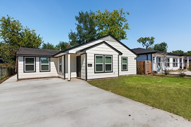 Photo - 5405 Chennault Rd