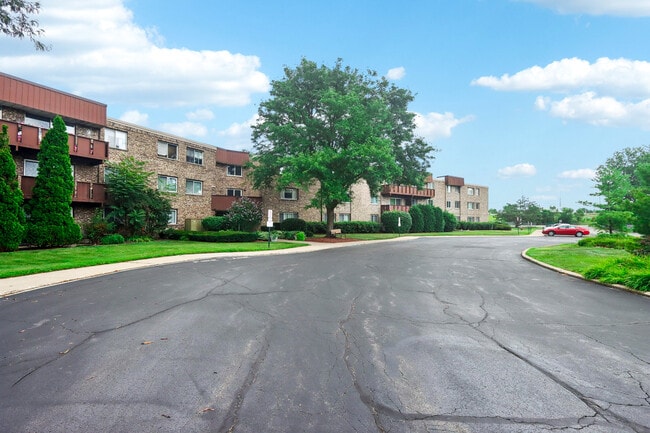 Building Photo - 2650 Brookwood Way Dr Unit 201B