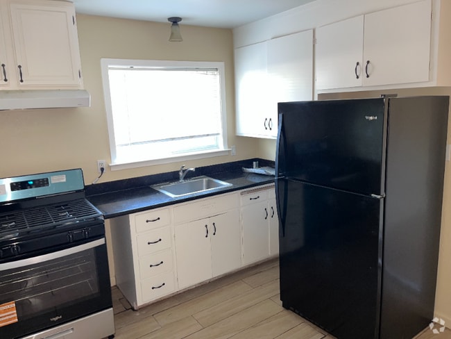 Building Photo - 2014 22nd St Rental