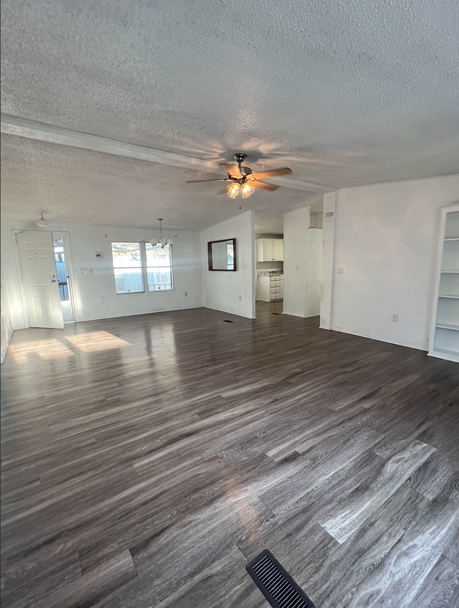 Photo - 180 Westmill Dr