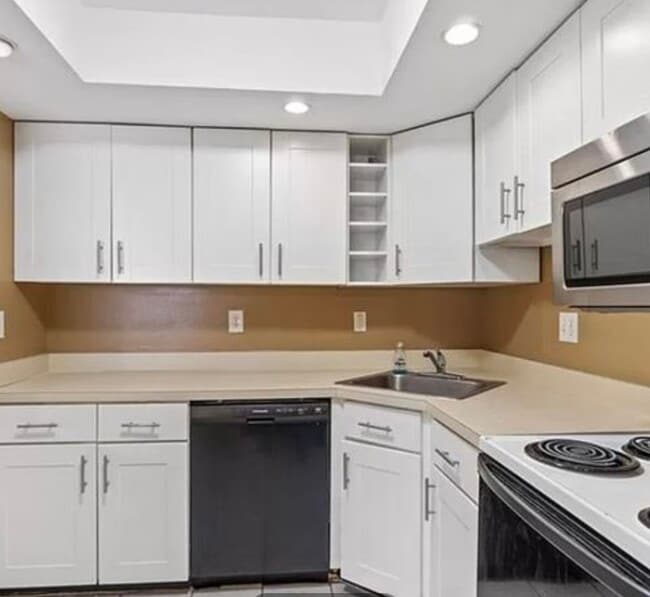 Kitchen - 2101 Rocky Point Run Unit C