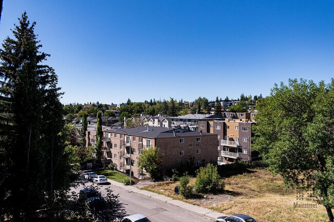 Photo - The Skyline in Bankview