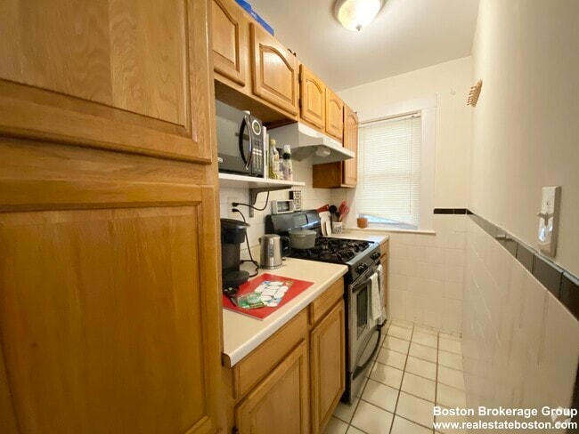 Building Photo - 11 Romsey St Unit 2 Rental