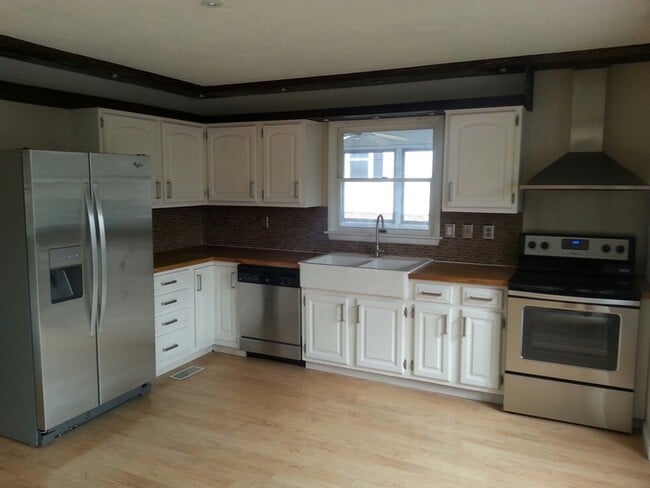 Photo - 4 Bedroom Ranch Style Home - Woodgate Subdivision