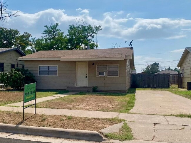 109 N Uvalde Ave