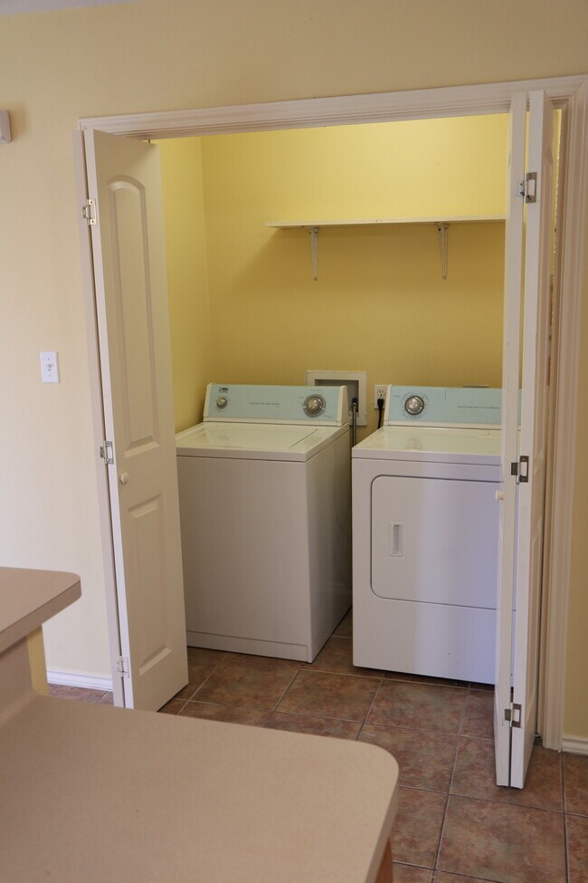 Photo - 502 Rock Cir Unidad 2