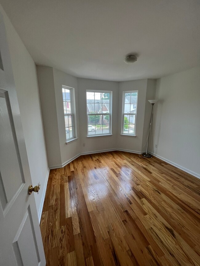 Photo - 93 Longfellow St