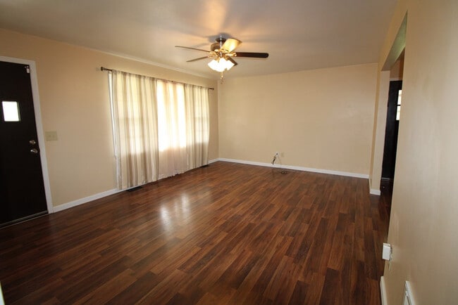 Photo - 2413 Hunt Club Rd