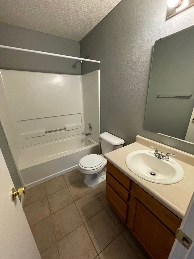 Photo - 843 Streamside Dr